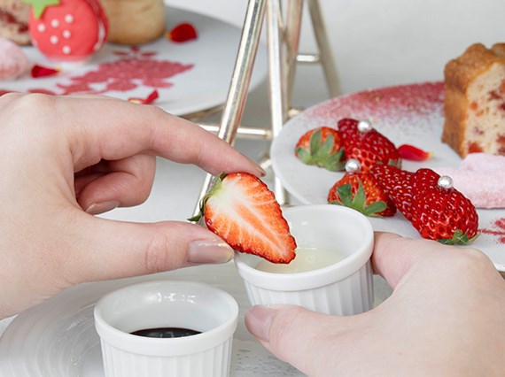 アフタヌーンティー　いちご　ロビーラウンジ　ホテル　大阪