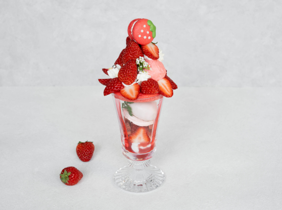 いちご　パフェ　あまりん　スイーツ　大阪　ホテル　ロビーラウンジ